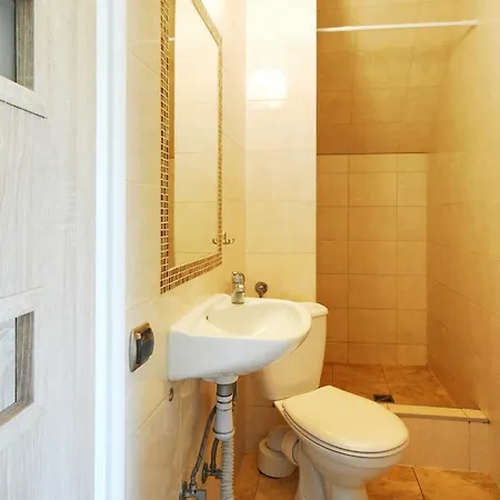 Adonis Guest house *